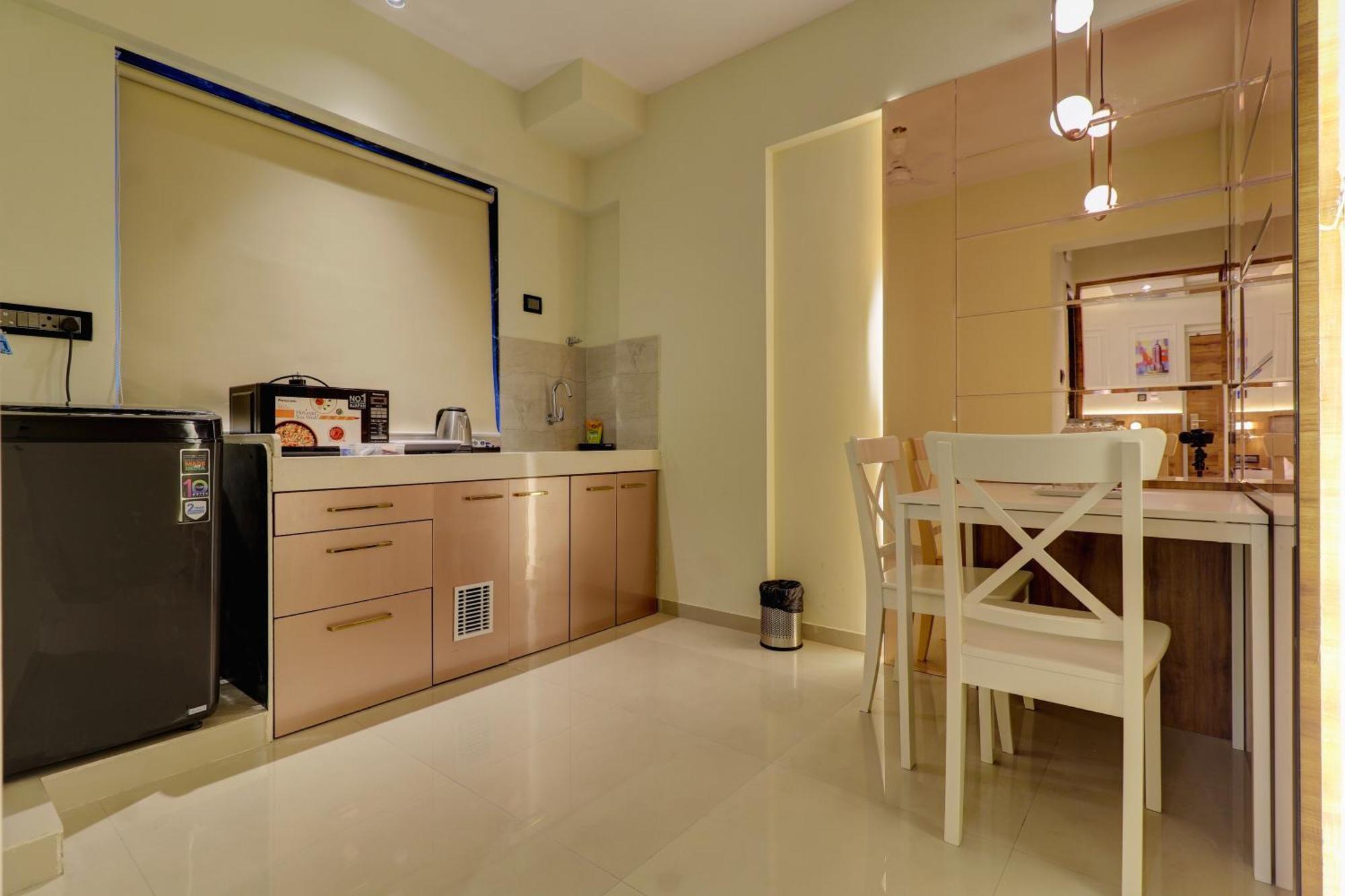 Home2 Suites And Service Apartments, Mumbai Airport Bagian luar foto